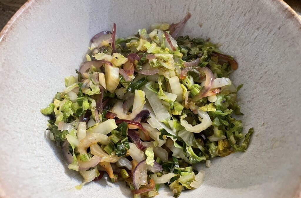 Chinakohl-Pfanne (mit Zuckerrübengrün)